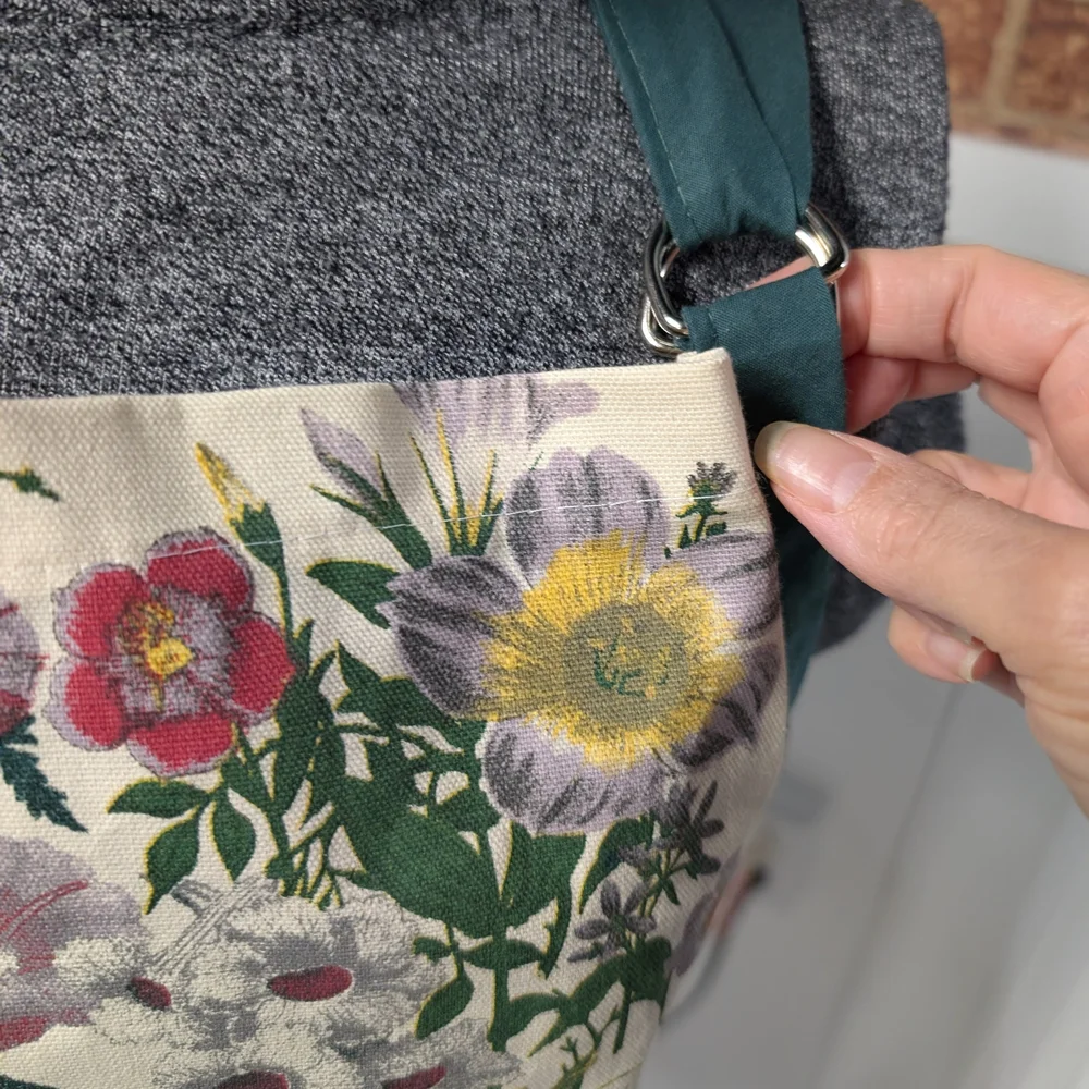 Chic Botanical Apron with Green Straps Smithsonian Institution